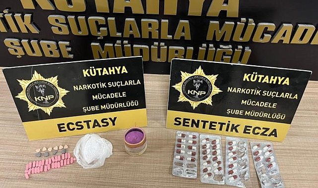 Kütahya'da araçlarında uyuşturucu bulunan 2 zanlı tutuklandı