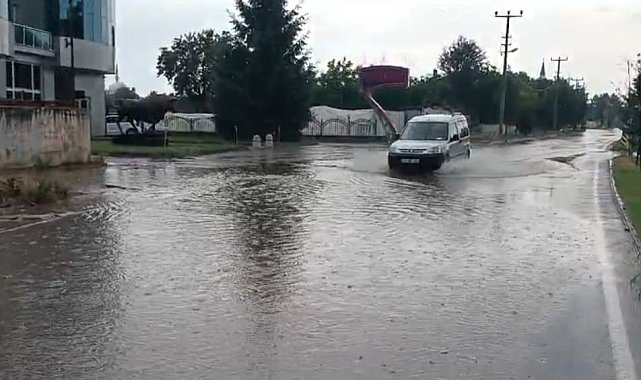 Kütahya'da sağanak yağış ve dolu etkili oldu