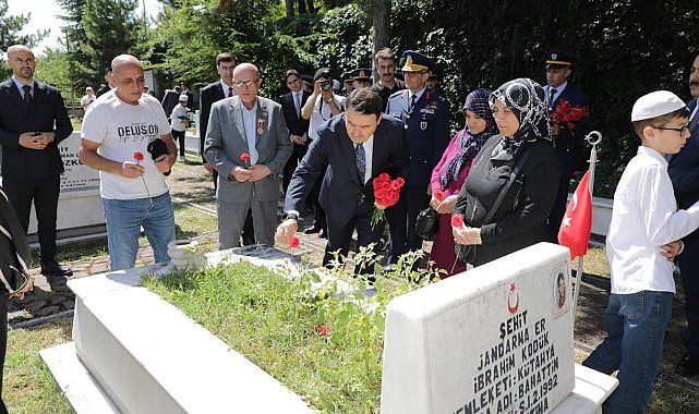 Kütahya'da şehitler kabirleri başında dualarla anıldı