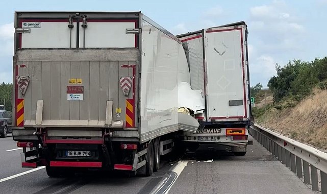 Kuzey Marmara Otoyolu'nda kamyon tıra çarptı