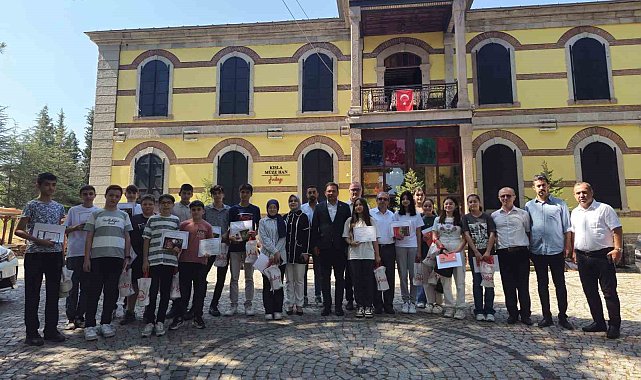 LGS'de başarılı öğrenciler ödüllendirildi