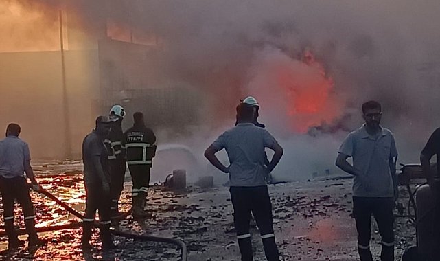 Lüleburgaz'da geri dönüşüm fabrikasında çıkan yangın söndürüldü