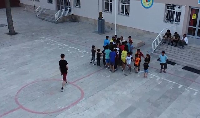 Mahalle bakkalından, Kur'an Kursu öğrencileri ferahlatan davranış