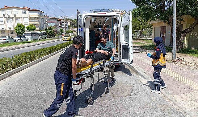 Manavgat&#039;ta otomobil ile motosiklet çarpıştı: 1 yaralı
