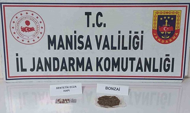 Manisa'da şüphelilerden bonzai ve uyuşturucu hap çıktı
