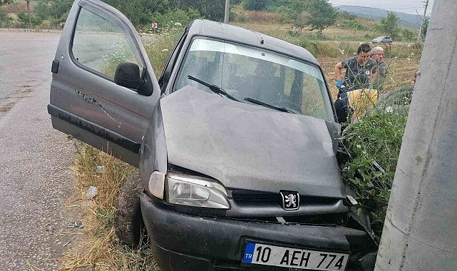 Manyas'ta elektrik direğine çarpan sürücü yaralandı