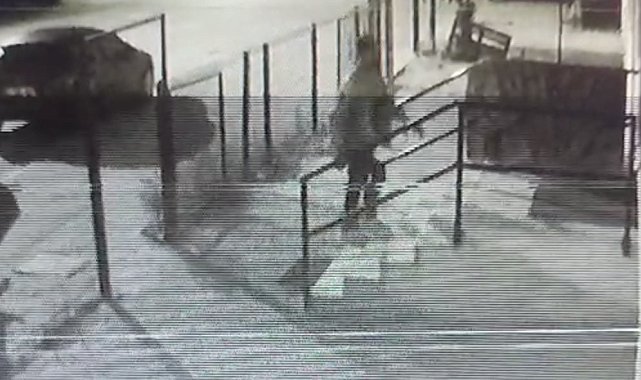 Markalı 5 çift ayakkabı çaldılar