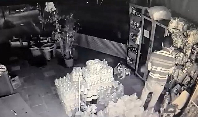 Marketten poşet poşet hırsızlık: Hırsızlık anı kamerada