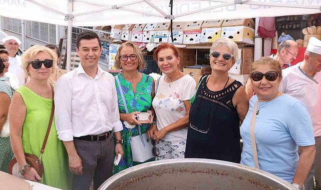 Marmaris Belediyesi'nden aşure ikramı