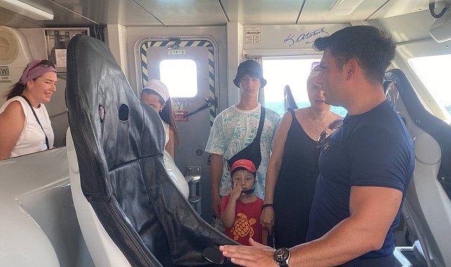 Marmaris'te 1 Temmuz Denizcilik Bayramı'nda askeri gemiler ziyarete açıldı