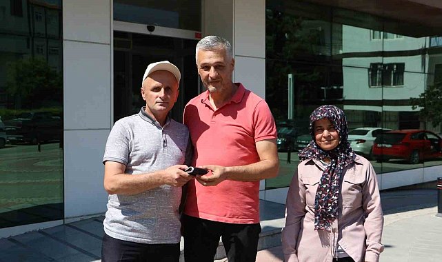 MASKİ personeli cüzdan dolusu parayı sahibine teslim etti