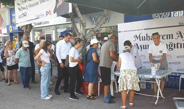 Mersin Büyükşehir Belediyesince Muharrem Ayında aşure dağıtıldı