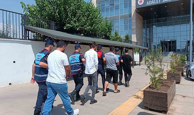 Mersin'de göçmen kaçakçılarına yönelik operasyon: 5 gözaltı