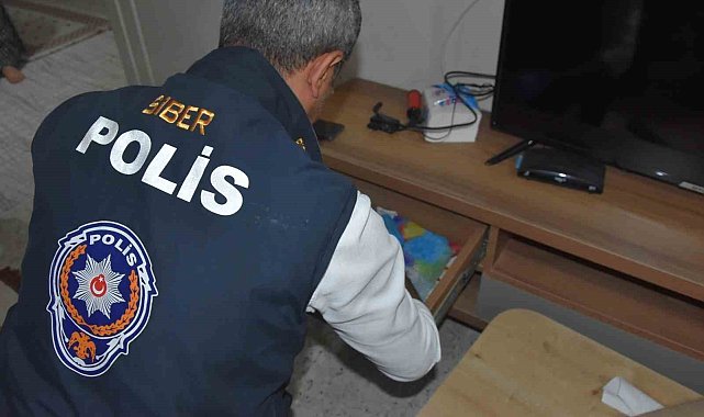 Mersin'de müstehcen yayın operasyonu: 5 tutuklama