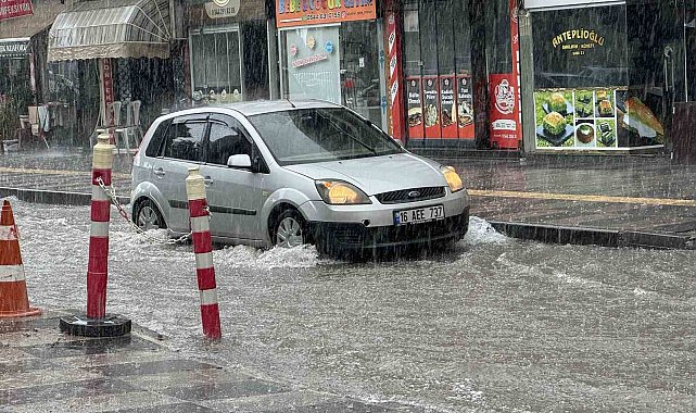 Mersin'de yaz yağmuru etkili oldu