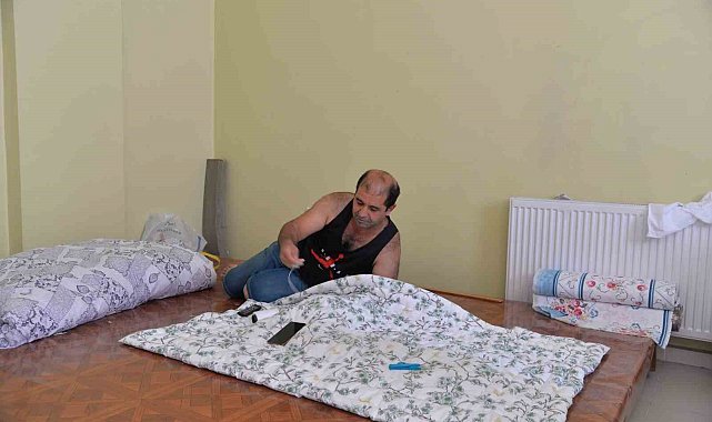 Mesleğin son temsilcilerinden: 30 yıldır el yapımı yorgan, döşek ve yastık yapıyor