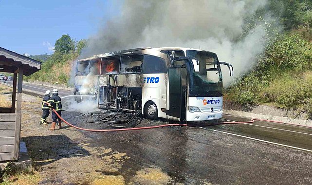 Metro Turizm'in Mercedes marka otobüsü alev alev yandı