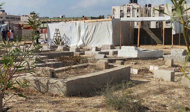 Mezarlıklar, Gazze Şeridi'nde yerinden edilmiş Filistinlilere sığınak oldu