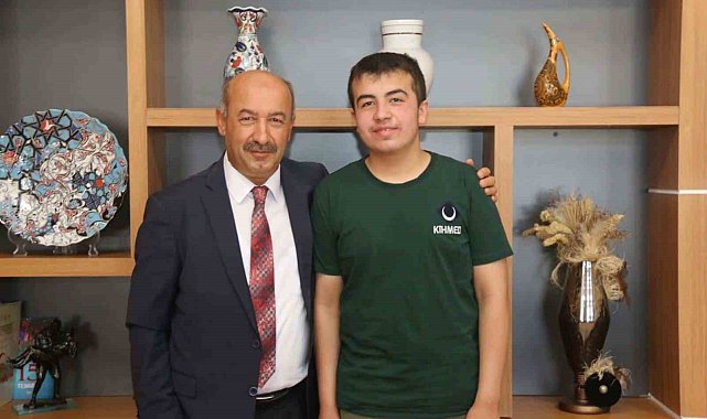 Milli Eğitim Müdürü Başyiğit'ten LGS Türkiye Birincisi Enes Malik Önsay'a tebrik ve destek