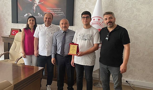 Milli Eğitim Müdürü'nden başarılı öğrenciler ödül