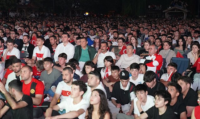Milli maç heyecanı Tepebaşı'nda yaşandı