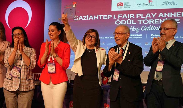 Milli Olimpiyat Komitesi, Fatma Şahin'i Türkiye'nin ilk "Fair Play Annesi" seçti