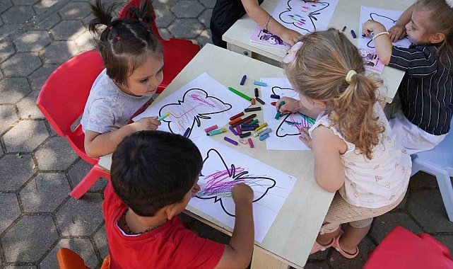 Minikler hem eğleniyor hem öğreniyor