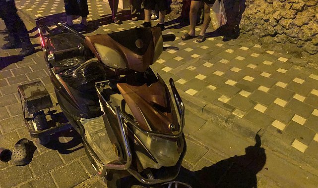 Motosiklet ile elektrikli bisiklet kafa kafaya çarpıştı: 3 yaralı