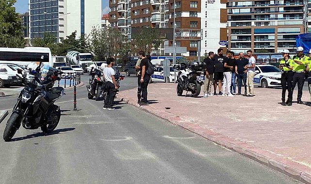 Motosiklet kazasında 1'i polis 2 kişi yaralandı