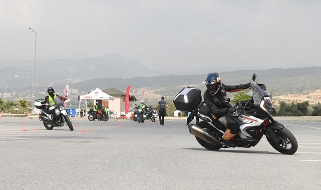 Motosiklet sürücüleri güvenli sürüş becerilerini geliştiriyor
