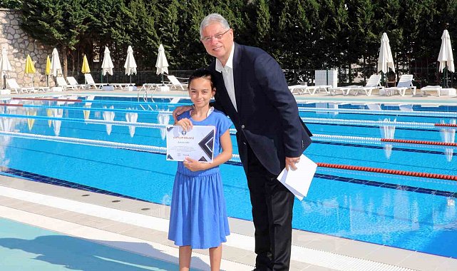 Mudanyalı minik yüzücüler sertifikalarını aldı