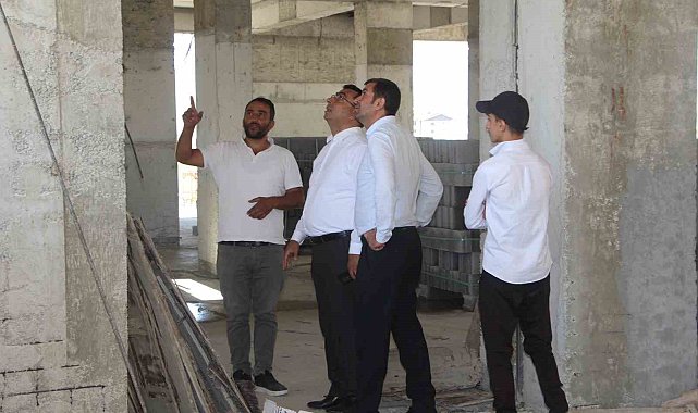 Müdür Atael, ilçede inşaatı devam edem okul ve kurumları yerinde inceledi