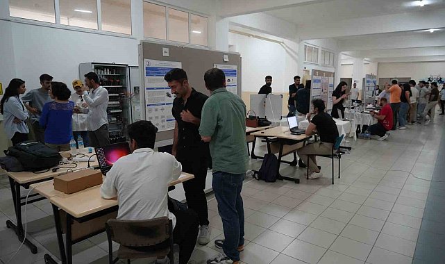 Mühendislik öğrencileri bitirme projelerini sergiledi