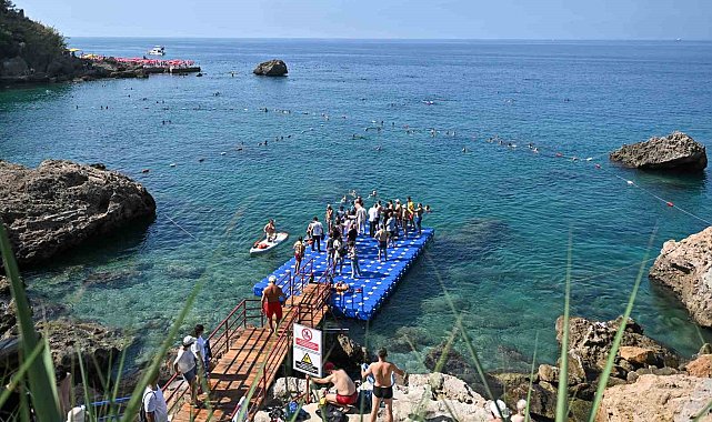 Muratpaşa'da Bambus Plajı halka açıldı