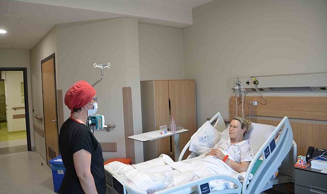 Mutfak tüpünün patlamasıyla alevler arasında kalan kadın yanık merkezinde tedavi görüyor