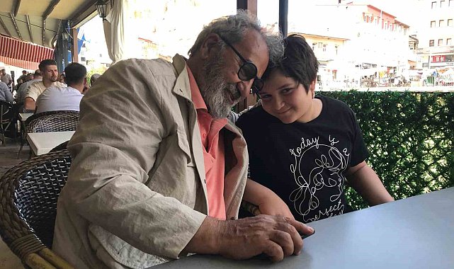 Müze kurucusu ve ressam Koçan resime yetenekli 10 yaşındaki çocuğa tavsiyelerde bulundu