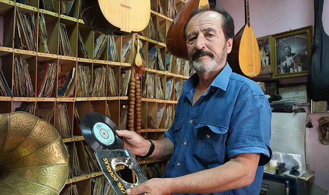 Müziğin altın çağına yolculuk: Binlerce plak ve kaset arşiviyle geçmişi yaşatan koleksiyoncu
