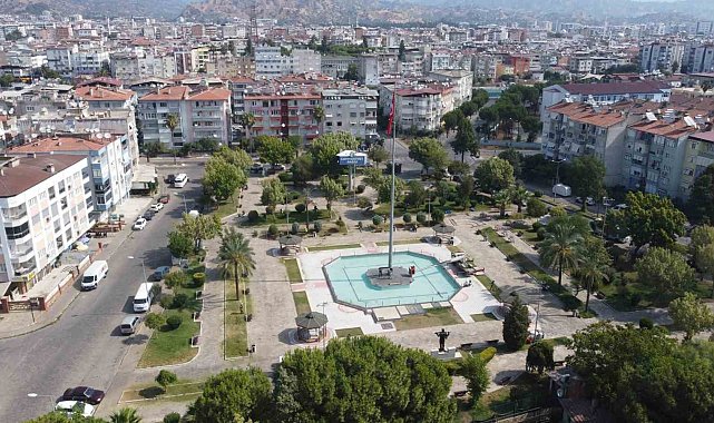 Nazilli Belediyesi, Cumhuriyet Parkı&#039;nı temizledi