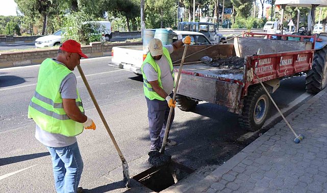 Nazilli'de karayolu güzergahı üzerinde mazgal temizliği yapıldı