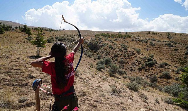 Niğde'de Geleneksel Parkur Okçuluğu Ömer Halis Demir Kahramanlık Kupası yapıldı
