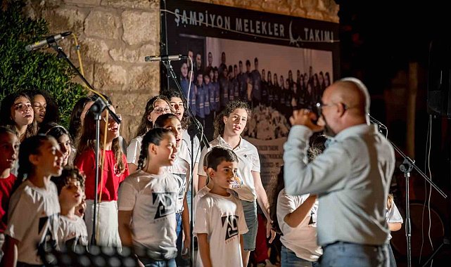 Nilüfer Çocuk ve Gençlik Korosu Kıbrıs'ta alkışları topladı