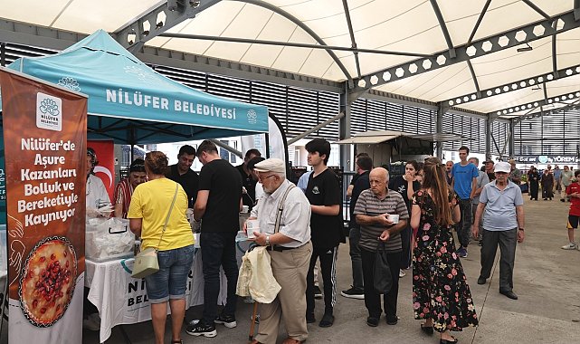 Nilüfer'de aşure kazanı kaynıyor