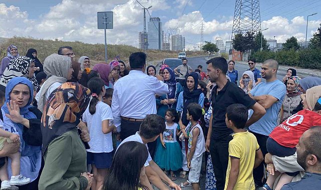 Okulun kapanacağı iddiası velileri sokağa döktü; yolu kapattılar