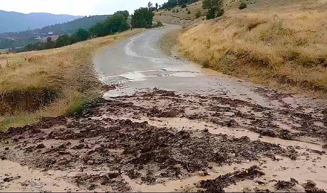 Osmancık'ta sel suları köy yollarına zarar verdi