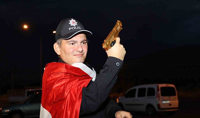 Otizmli gencin hayalini gerçekleştirdiler