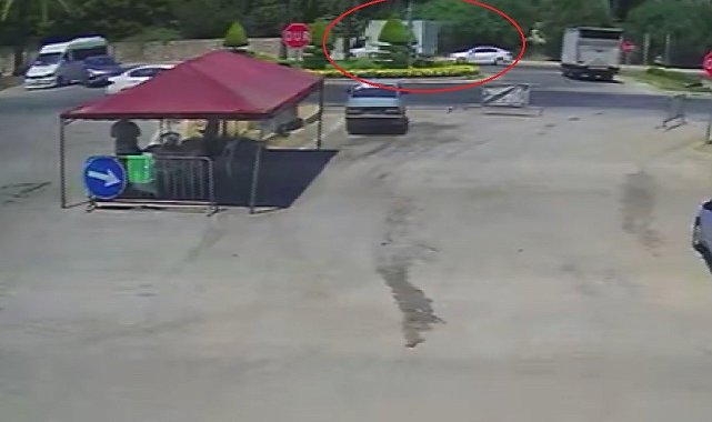 Otomobil kamyonete ok gibi saplanıp devirdi, ortalık savaş alanına döndü