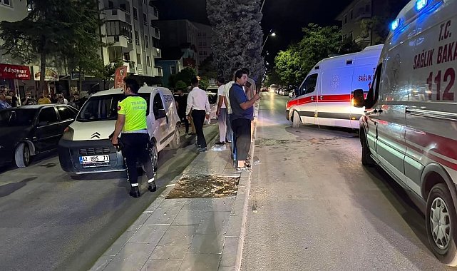 Otomobil ticari araca çarptı: 5 yaralı