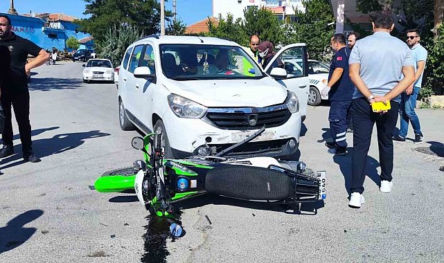 Otomobille motosiklet çarpıştı: 2 yaralı
