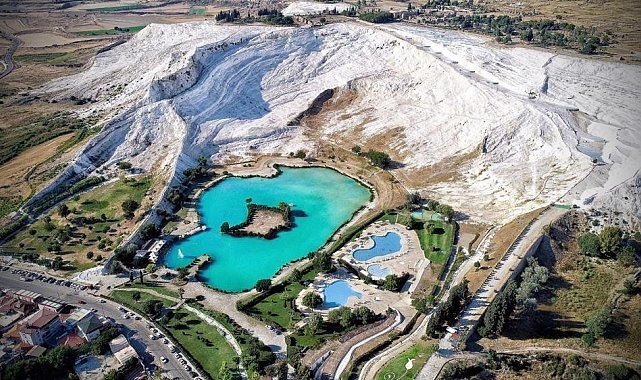 Pamukkale'de termal su debisi 30 yılda 3'te 2 azaldı