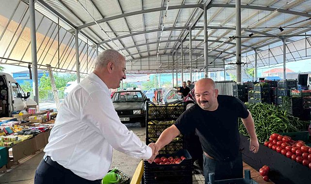 Pazarcı esnafını ziyaret etti